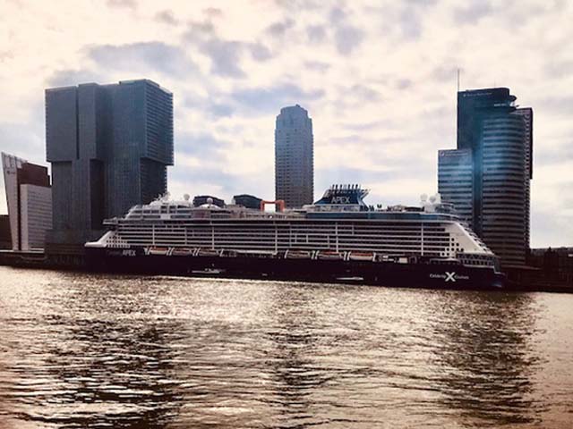 ms Celebrity Apex aan de Cruise Terminal  Rotterdam